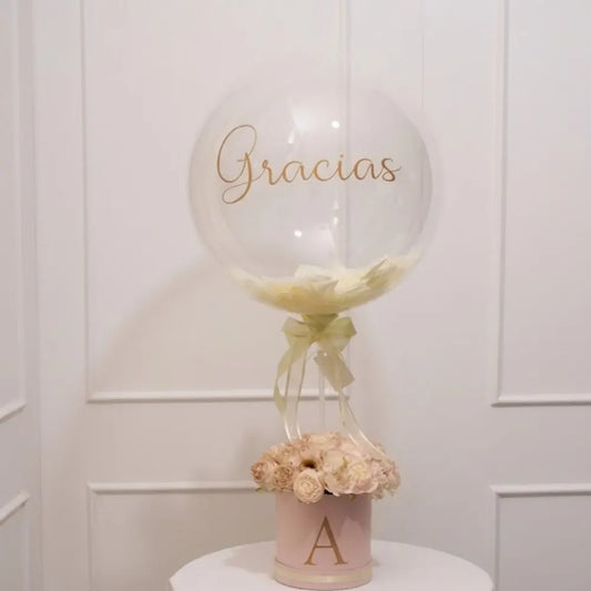 Regalo personalizado con flores y globo