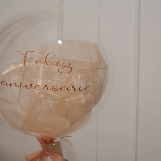Regalo personalizado con flores y globo